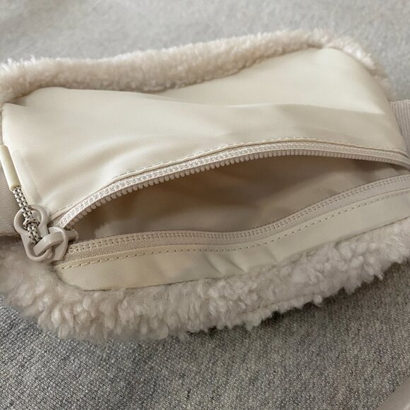 Lululemon Lunar New Year Everywhere Bunny Belt Bag 1L Fleece - Picture 10 of 16